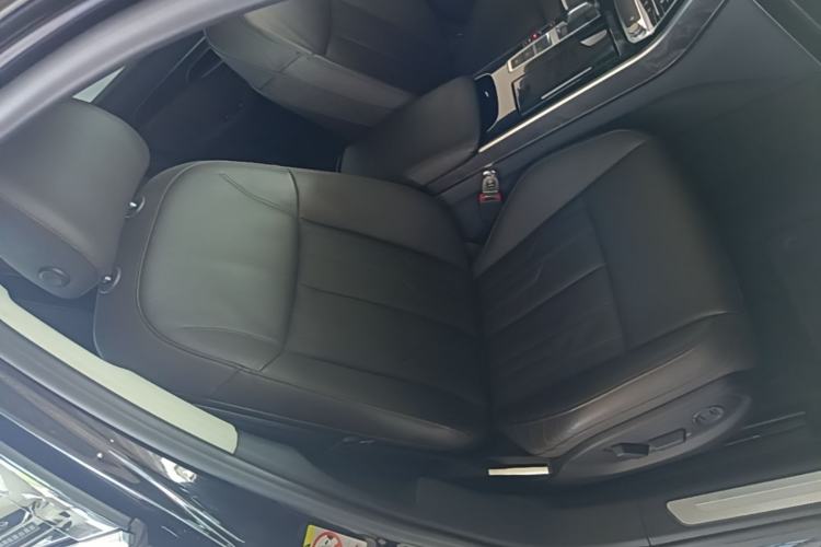 Used Audi A8 2018 A8L 55 TFSI quattro Launch Edition Elite Model Right Front Seat