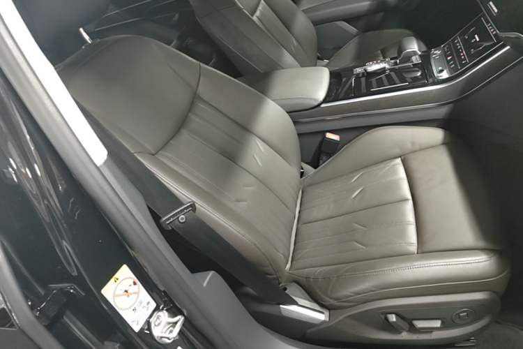 Used Audi A8 2018 A8L 55 TFSI quattro Launch Edition Elite Model Right Front Seat