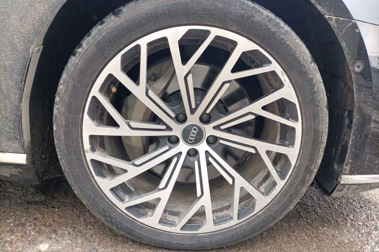 Used Audi A8 2018 A8L 55 TFSI quattro Launch Edition Elite Model Right Front Wheel Hub