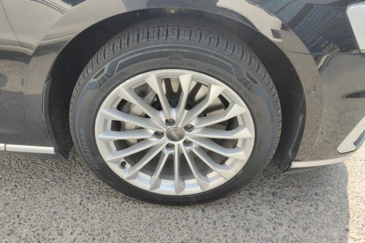Used Audi A8 2018 A8L 55 TFSI quattro Launch Edition Prestige Model Right Front Wheel Hub