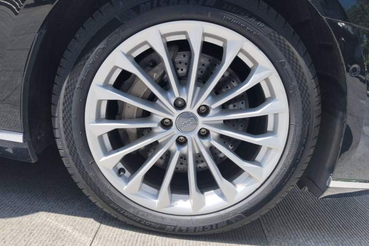 Used Audi A8 2018 A8L 55 TFSI quattro Launch Edition Elite Model Right Front Wheel Hub