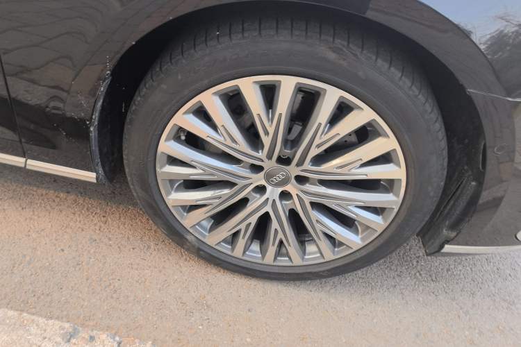 Used Audi A8 2018 A8L 55 TFSI quattro Launch Edition Elite Model Right Front Wheel Hub