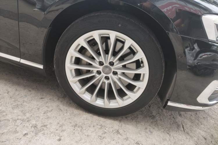 Used Audi A8 2018 A8L 55 TFSI quattro Launch Edition Elite Model Right Front Wheel Hub