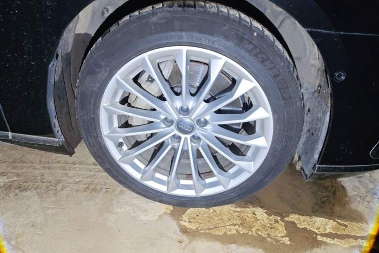 Used Audi A8 2018 A8L 55 TFSI quattro Launch Edition Prestige Model Right Front Wheel Hub
