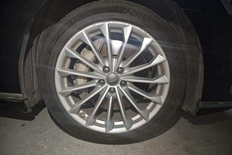 Used Audi A8 2018 A8L 55 TFSI quattro Launch Edition Elite Model Right Front Wheel Hub