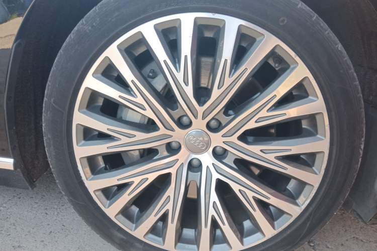 Used Audi A8 2018 A8L 55 TFSI quattro Launch Edition Elite Model Right Front Wheel Hub