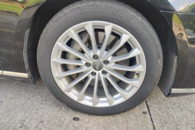 Used Audi A8 2018 A8L 55 TFSI quattro Launch Edition Prestige Model Right Front Wheel Hub