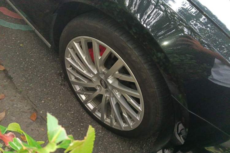 Used Audi A8 2018 A8L 55 TFSI quattro Launch Edition Elite Model Right Front Wheel Hub