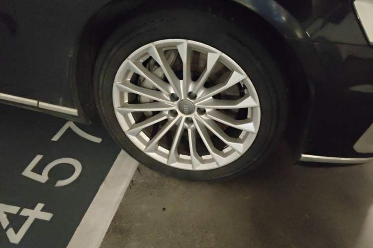 Used Audi A8 2018 A8L 55 TFSI quattro Launch Edition Elite Model Right Front Wheel Hub
