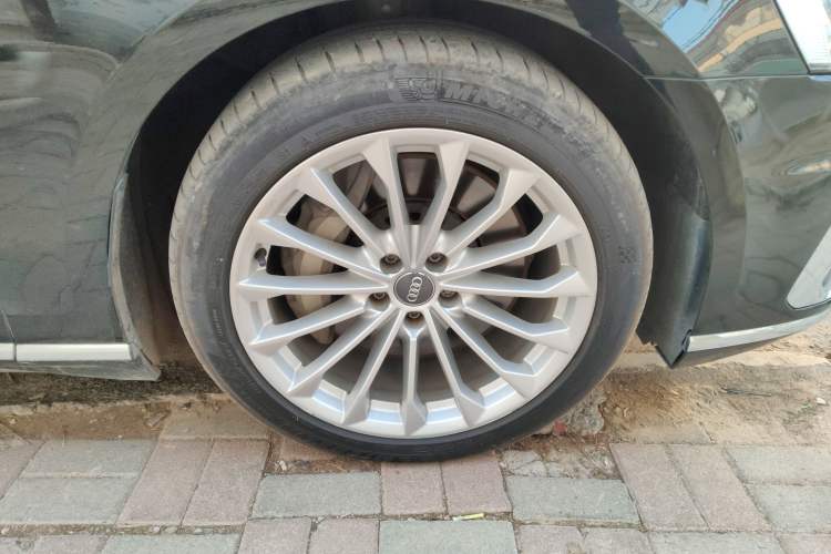 Used Audi A8 2018 A8L 55 TFSI quattro Launch Edition Elite Model Right Front Wheel Hub