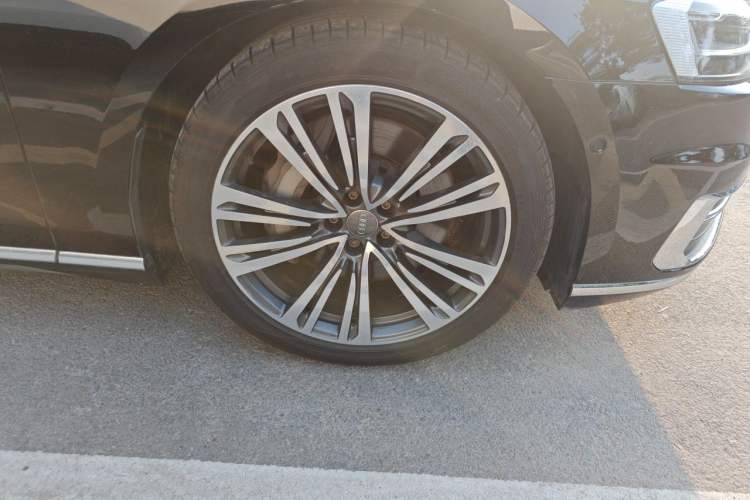 Used Audi A8 2018 A8L 55 TFSI quattro Launch Edition Prestige Model Right Front Wheel Hub