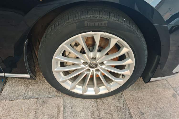 Used Audi A8 2018 A8L 55 TFSI quattro Launch Edition Elite Model Right Front Wheel Hub