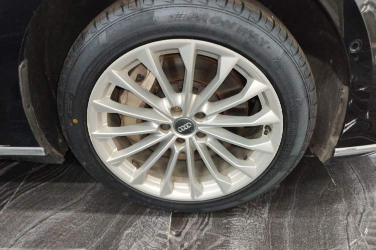Used Audi A8 2018 A8L 55 TFSI quattro Launch Edition Elite Model Right Front Wheel Hub
