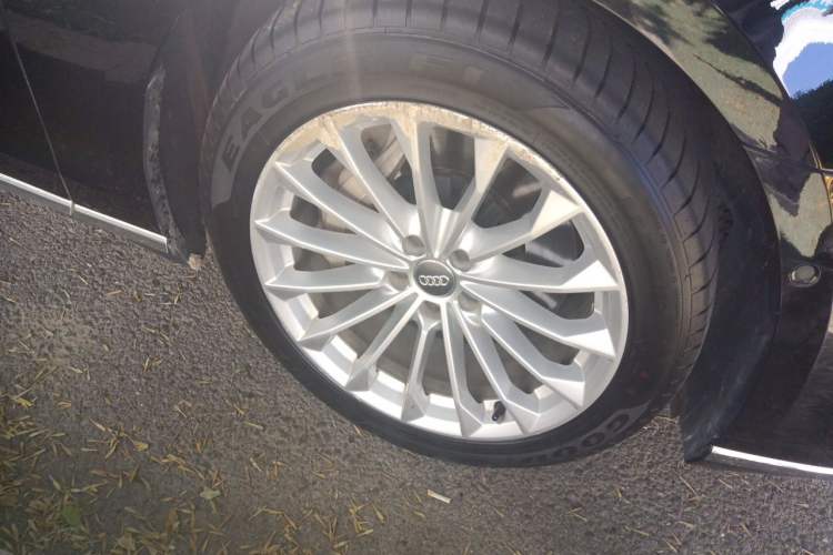 Used Audi A8 2018 A8L 55 TFSI quattro Launch Edition Prestige Model Right Front Wheel Hub