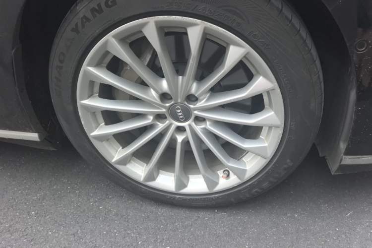 Used Audi A8 2018 A8L 55 TFSI quattro Launch Edition Prestige Model Right Front Wheel Hub