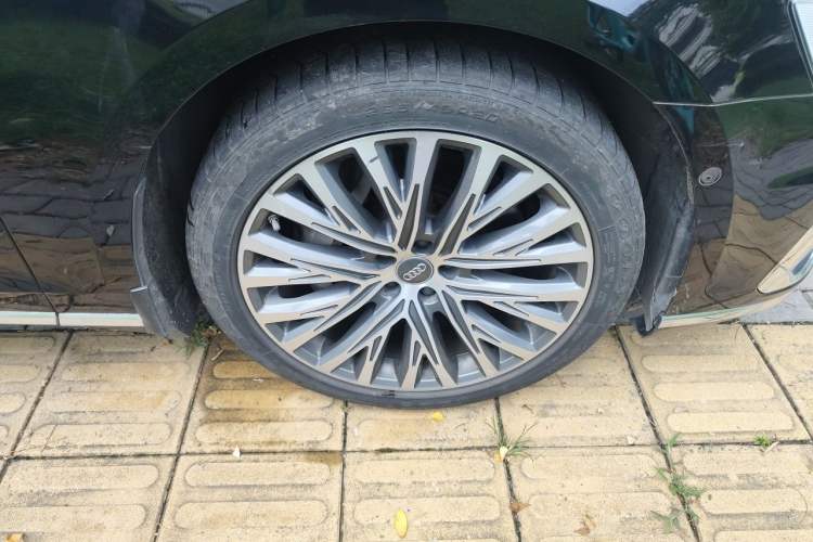 Used Audi A8 2018 A8L 55 TFSI quattro Luxury Edition Right Front Wheel Hub