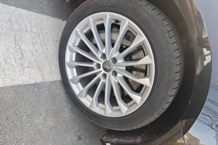 Used Audi A8 2018 A8L 55 TFSI quattro Launch Edition Elite Model Right Front Wheel Hub