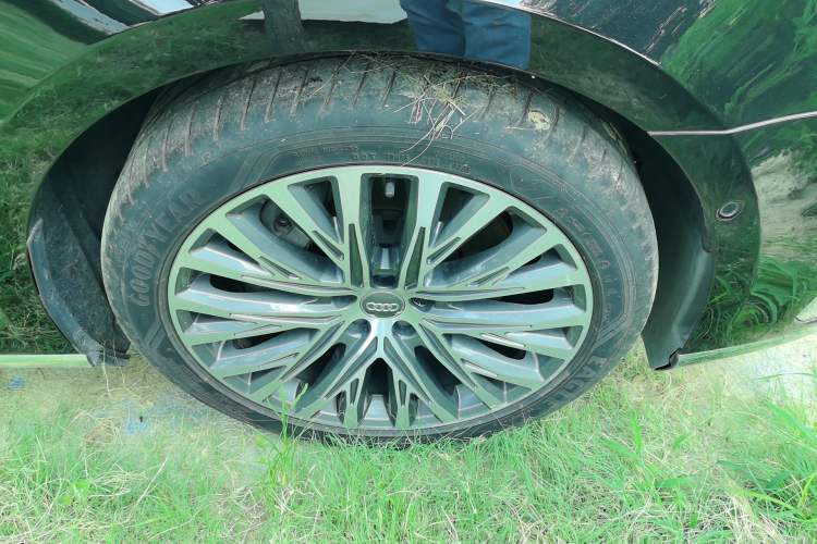 Used Audi A8 2018 A8L 55 TFSI quattro Luxury Edition Right Front Wheel Hub
