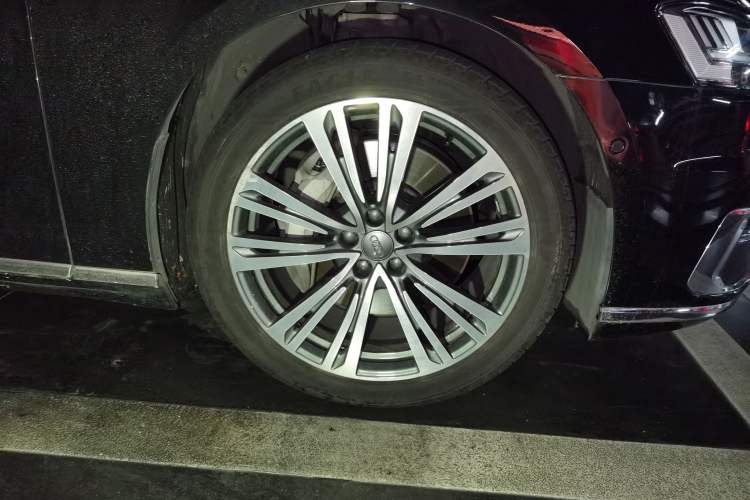 Used Audi A8 2018 A8L 55 TFSI quattro Prestige Edition Right Front Wheel Hub