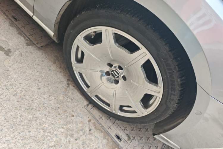 Used Audi A8 2018 A8L 55 TFSI quattro Prestige Edition Right Front Wheel Hub