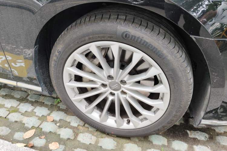 Used Audi A8 2018 A8L 55 TFSI quattro Launch Edition Elite Model Right Front Wheel Hub