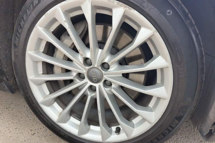 Used Audi A8 2018 A8L 55 TFSI quattro Launch Edition Prestige Model Right Front Wheel Hub