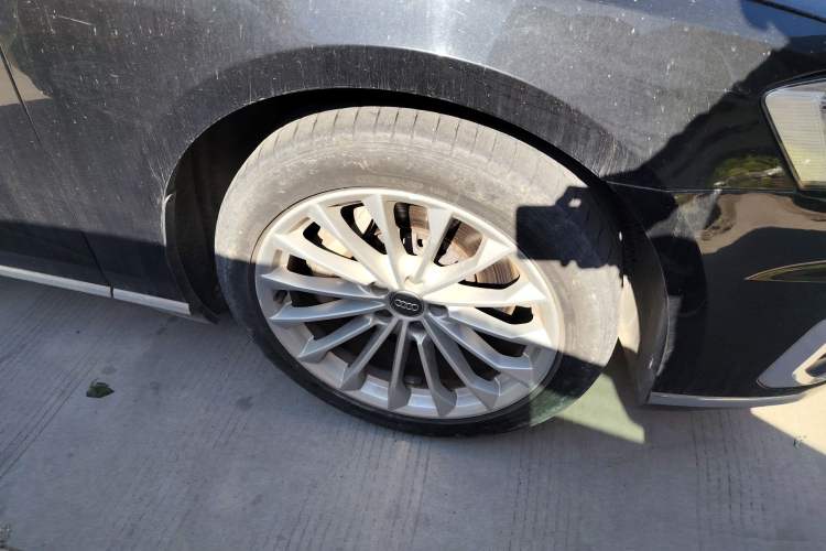 Used Audi A8 2018 A8L 55 TFSI quattro Launch Edition Elite Model Right Front Wheel Hub