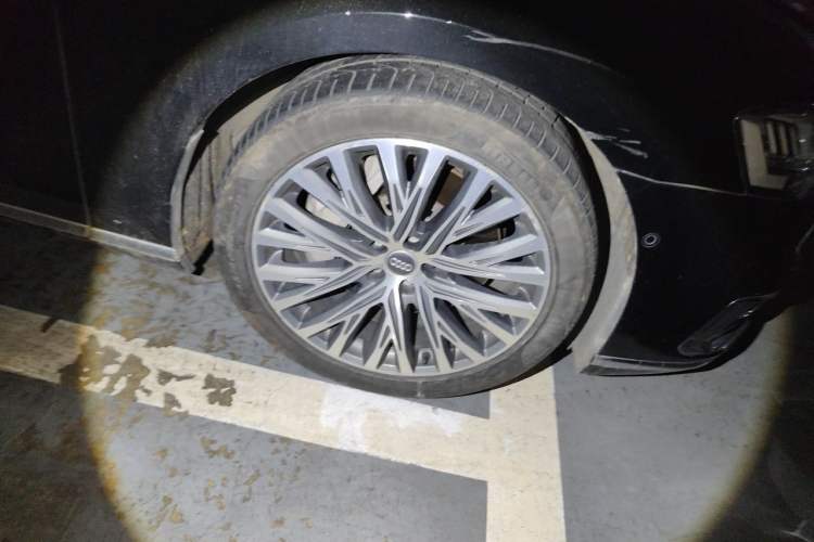 Used Audi A8 2018 A8L 55 TFSI quattro Luxury Edition Right Front Wheel Hub