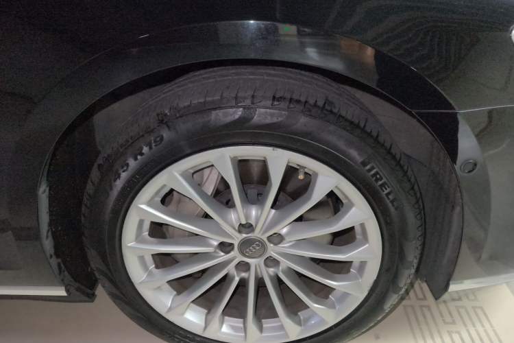 Used Audi A8 2018 A8L 55 TFSI quattro Launch Edition Elite Model Right Front Wheel Hub