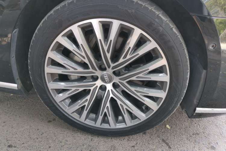 Used Audi A8 2018 A8L 55 TFSI quattro Luxury Edition Right Front Wheel Hub
