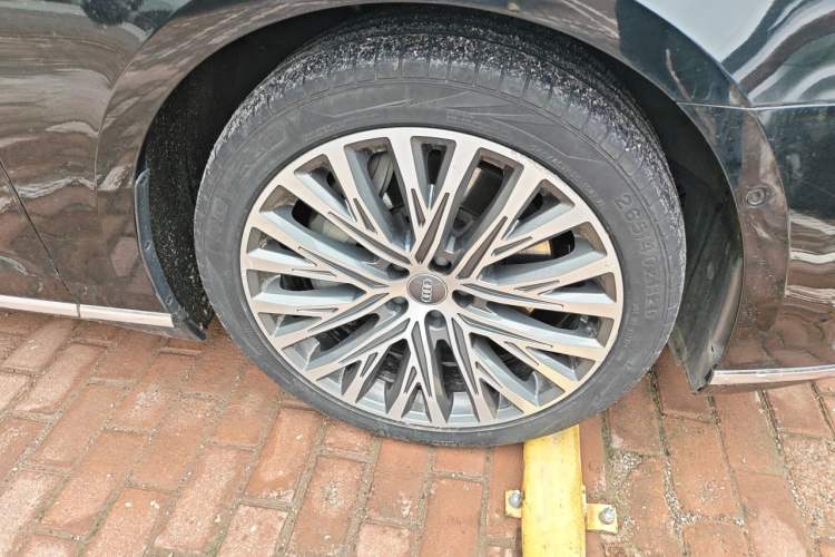 Used Audi A8 2018 A8L 55 TFSI quattro Luxury Edition Right Front Wheel Hub