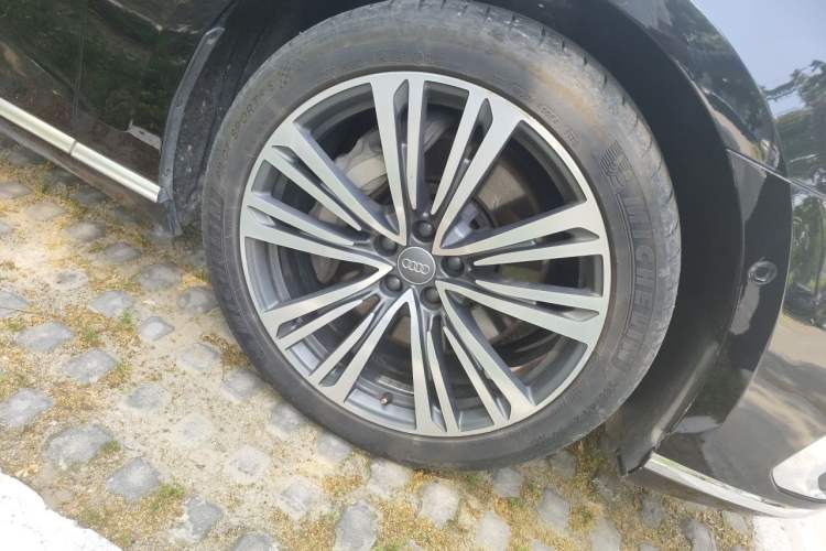 Used Audi A8 2018 A8L 55 TFSI quattro Prestige Edition Right Front Wheel Hub