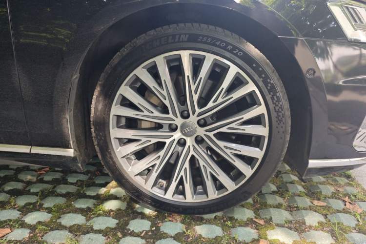 Used Audi A8 2018 A8L 55 TFSI quattro Luxury Edition Right Front Wheel Hub