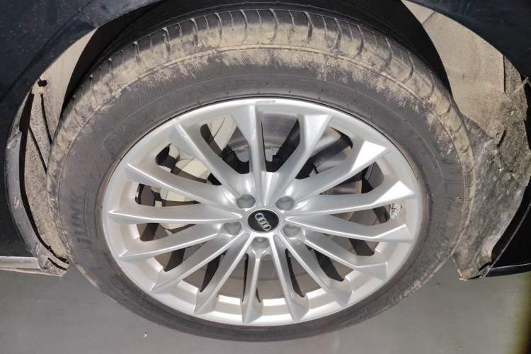 Used Audi A8 2018 A8L 55 TFSI quattro Launch Edition Prestige Model Right Front Wheel Hub