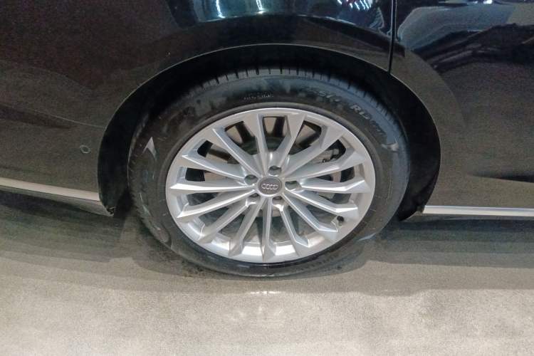 Used Audi A8 2018 A8L 55 TFSI quattro Launch Edition Prestige Model Right Rear Wheel Hub