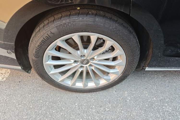 Used Audi A8 2018 A8L 55 TFSI quattro Launch Edition Elite Model Right Rear Wheel Hub