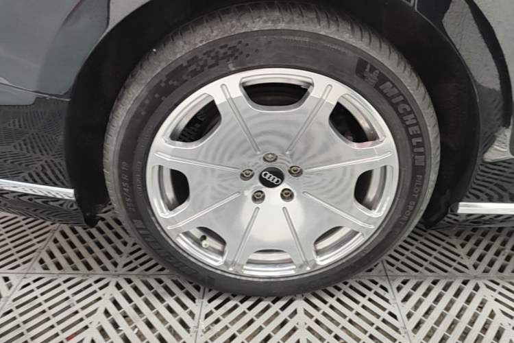 Used Audi A8 2018 A8L 55 TFSI quattro Launch Edition Elite Model Right Rear Wheel Hub