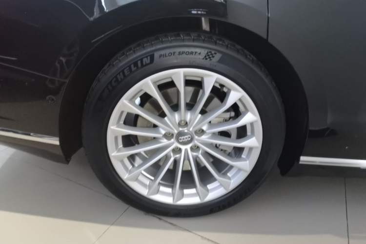 Used Audi A8 2018 A8L 55 TFSI quattro Launch Edition Elite Model Right Rear Wheel Hub