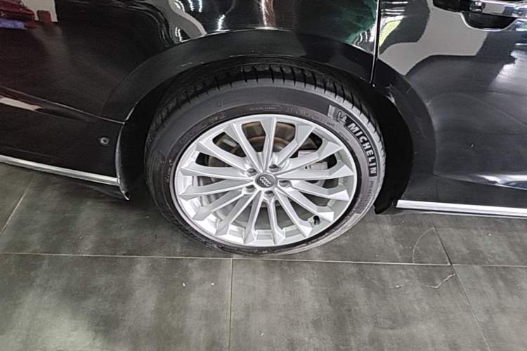 Used Audi A8 2018 A8L 55 TFSI quattro Launch Edition Prestige Model Right Rear Wheel Hub