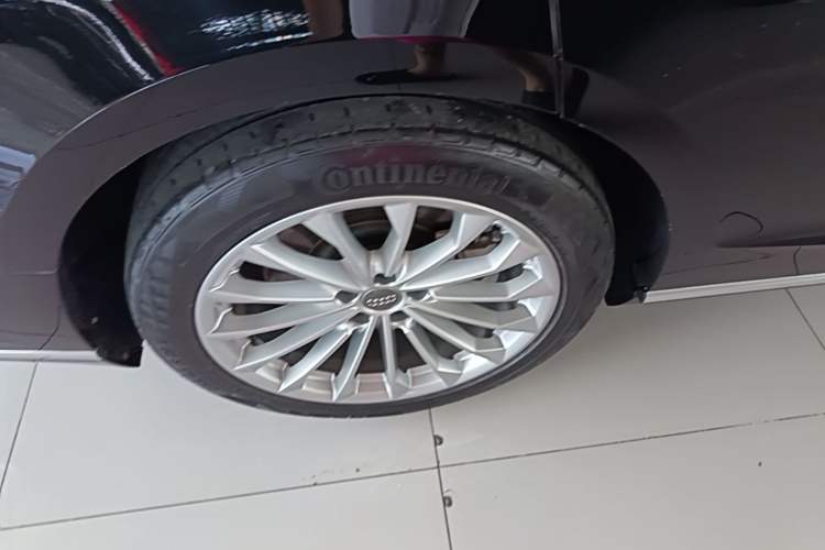 Used Audi A8 2018 A8L 55 TFSI quattro Launch Edition Elite Model Right Rear Wheel Hub