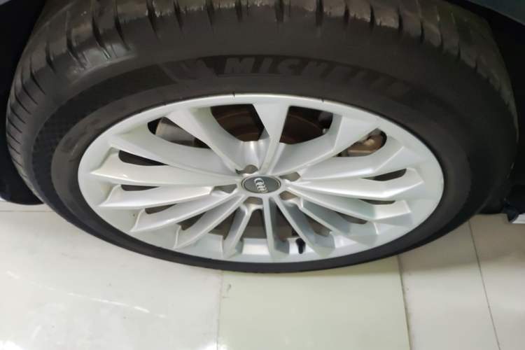 Used Audi A8 2018 A8L 55 TFSI quattro Launch Edition Elite Model Right Rear Wheel Hub