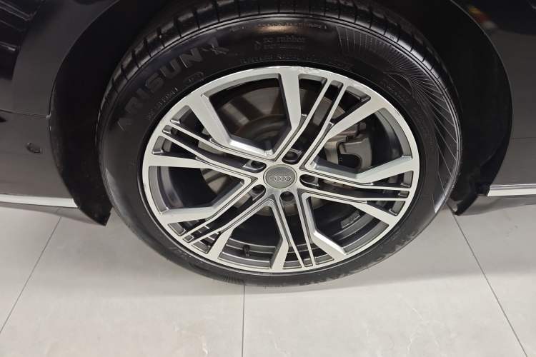Used Audi A8 2018 A8L 55 TFSI quattro Launch Edition Prestige Model Right Rear Wheel Hub