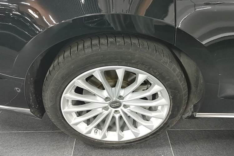 Used Audi A8 2018 A8L 55 TFSI quattro Launch Edition Elite Model Right Rear Wheel Hub