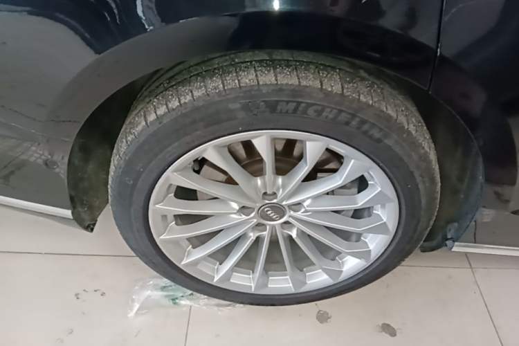 Used Audi A8 2018 A8L 55 TFSI quattro Launch Edition Elite Model Right Rear Wheel Hub