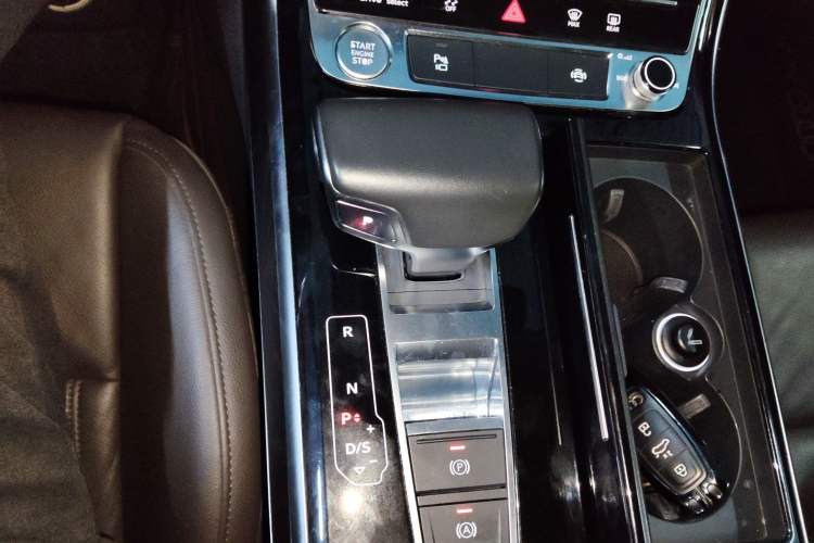 Used Audi A8 2018 A8L 55 TFSI quattro Launch Edition Elite Model Gear Lever