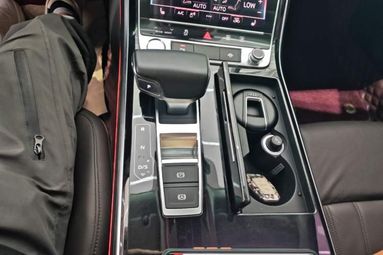 Used Audi A8 2018 A8L 55 TFSI quattro Launch Edition Elite Model Gear Lever