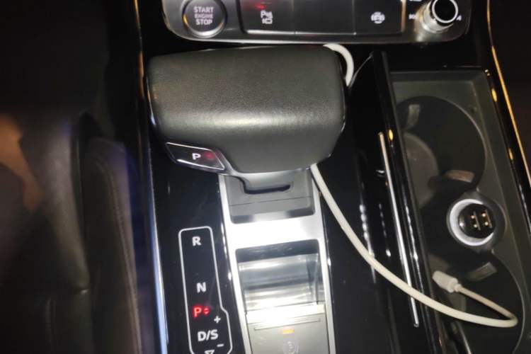 Used Audi A8 2018 A8L 55 TFSI quattro Luxury Edition Gear Lever