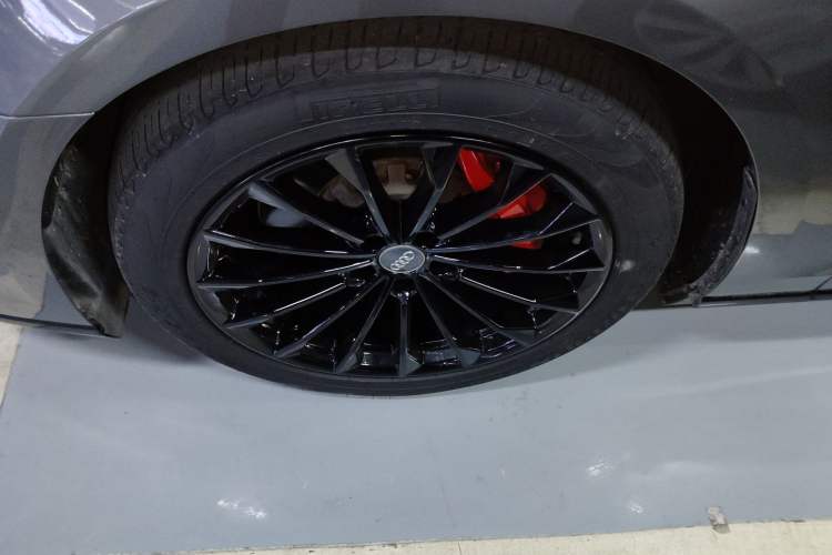 Used Audi A8 2018 A8L 55 TFSI quattro Launch Edition Elite Model Left Front Wheel Hub