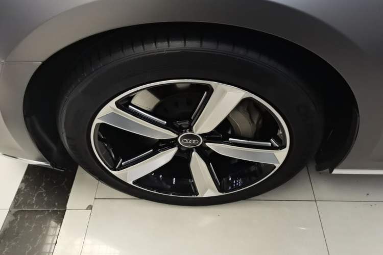 Used Audi A8 2018 A8L 55 TFSI quattro Launch Edition Elite Model Left Front Wheel Hub