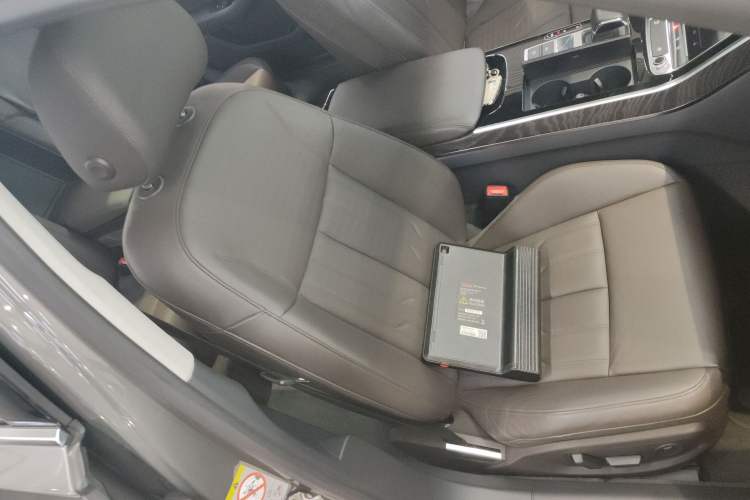 Used Audi A8 2018 A8L 55 TFSI quattro Launch Edition Elite Model Right Front Seat